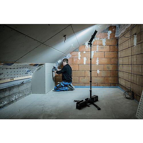 Projecteur de travail télescopique sans fil Multi Battery LED 6050 MA Anwendung 2