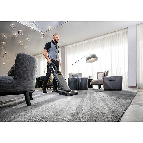Aspirateur à brosse pour moquettes CV 30/1, avec  réservoir en plastique de 5 l