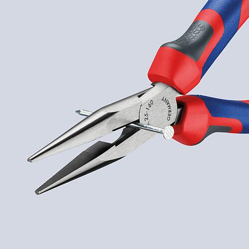 Pince à bec plat avec tranchant Anwendung 2