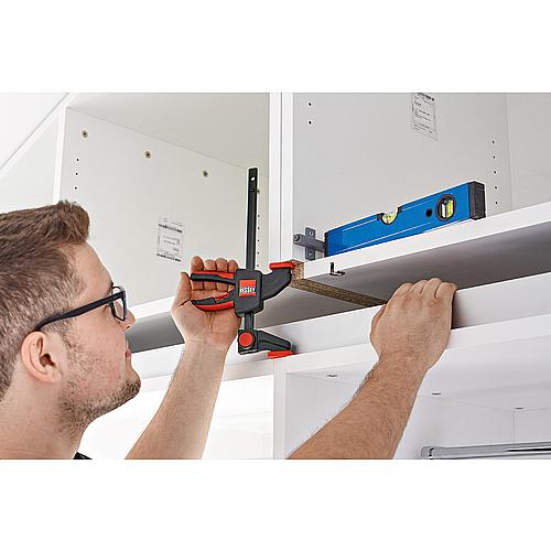 Serre-joint à une main EZ avec poignée en plastique à 2 composants Anwendung 2