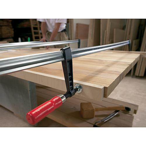 Serre-joints TKPN avec poignée en bois Anwendung 1