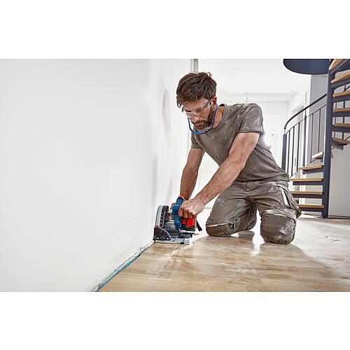 Scie circulaire plongeante sans fil GKT 18V-52 GC, 18 V avec mallette de transport Anwendung 1