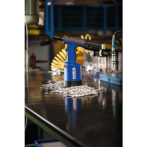Pince pneumatique pour rivets borgnes Gesipa TAURUS 2 Anwendung 2