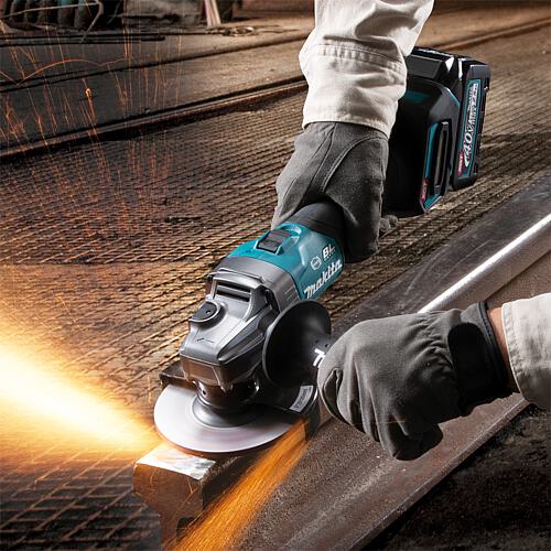 Meuleuse d´angle sans fil Makita 40 V GA005G Anwendung 1