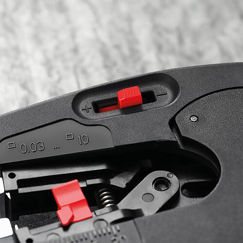 Multi-outil d'électricien KNIPEX NexStrip® pour fils de 0,03 à 10mm². Anwendung 1