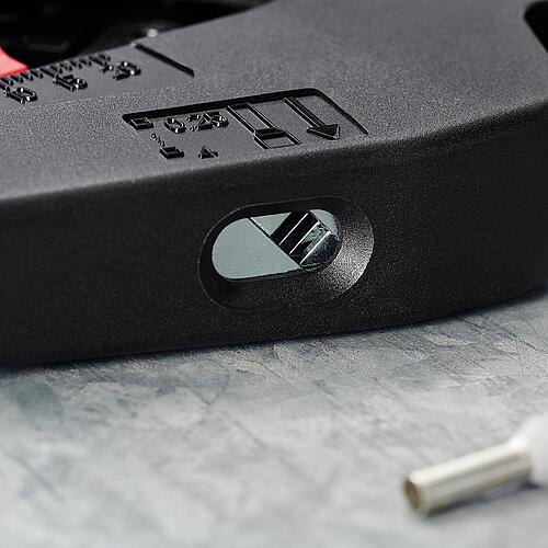 Multi-outil d'électricien KNIPEX NexStrip® pour fils de 0,03 à 10mm². Anwendung 6