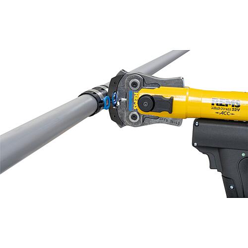 Pinces à sertir pour Geberit FlowFit, GFFb 16-40, pour mini machines à sertir Anwendung 1
