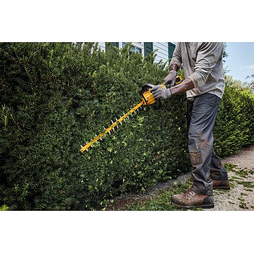 Taille-haies sans fil DeWALT DCMHT573N, 54 V sans Batteries + Chargeurs Anwendung 2