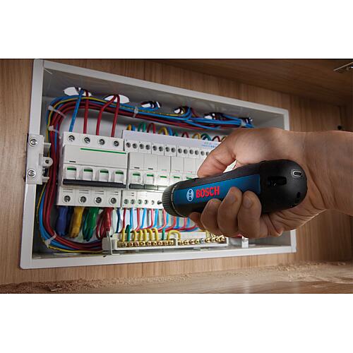 Visseuse sans fil Bosch GO, 3,6 V avec Jeu d'embouts 8 pièces et câble de charge Anwendung