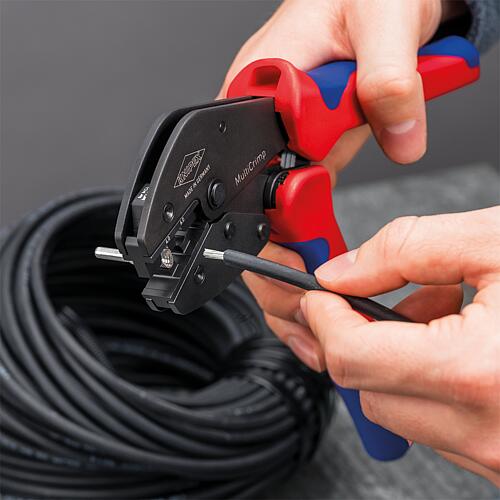 Pinces à sertir KNIPEX® MultiCrimp® avec magasin interchangeable pour PV et Solaire, 4 pièces Anwendung 2