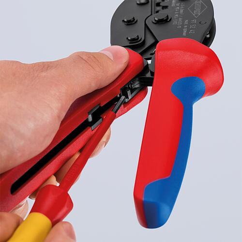 Pinces à sertir KNIPEX® PreciForce® pour connecteurs MC4®-/MC4® EVO 2 Anwendung 4