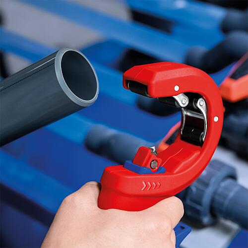 Rohrabschneider KNIPEX® DPT50 für Kunststoff-Abflussrohre ø 32-50 mm Anwendung 4