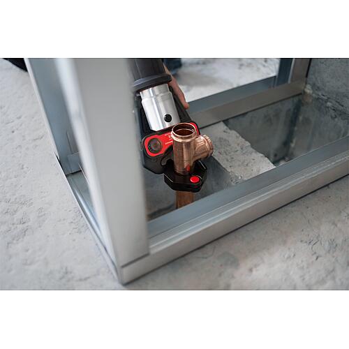 Boucle de sertissage TH, orientable à 180°. Anwendung 9