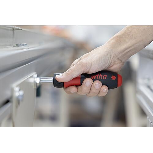 Tournevis à cliquet avec porte-embouts wiha SoftFinish®, réversible, pour embouts 1/4", 112 mm Anwendung 1