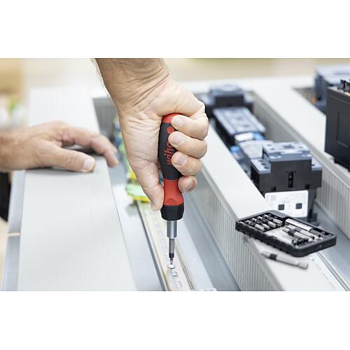 Tournevis à cliquet avec porte-embouts wiha SoftFinish®, réversible, pour embouts 1/4", 112 mm Anwendung 2