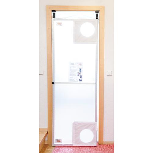 Porte battante protection contre la poussière