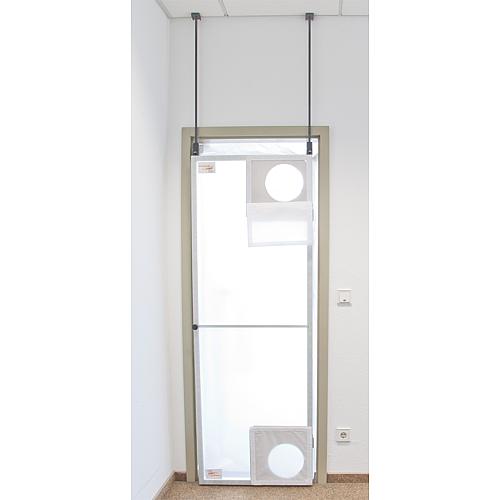 Porte battante protection contre la poussière